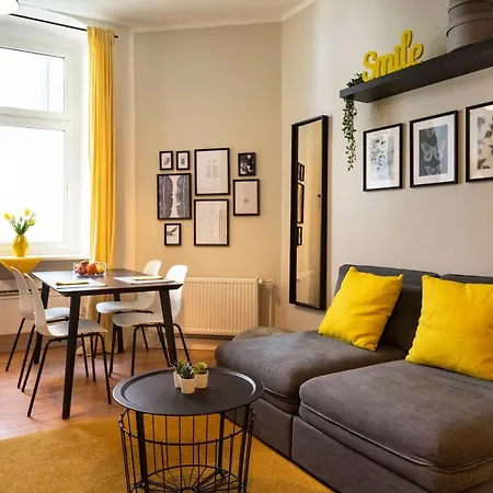 Ferienwohnung J.Hl Ku'Damm Style +A/C +Rain-Shower+U-Station